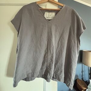 notPERFECTLINEN Gray V-Neck Women's Top-Large